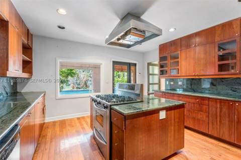 3310 Garden Ave, Miami Beach FL - photo 16 of 37