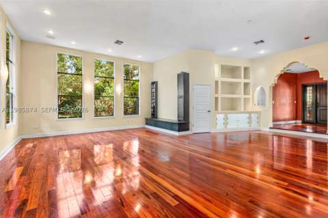 3310 Garden Ave, Miami Beach FL - photo 18 of 37