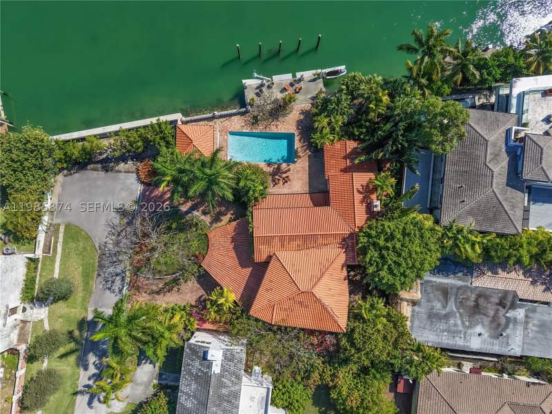 6 bedroom SingleFamilyResidence at 3310 Garden Ave, Garden Sub Amd Pl, Miami Beach — photo 2