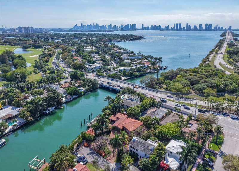 6 bedroom SingleFamilyResidence at 3310 Garden Ave, Garden Sub Amd Pl, Miami Beach — photo 4