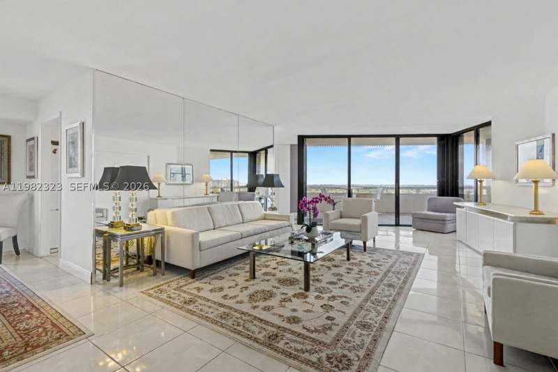 2 bedroom Condominium at 2000 Towerside Ter Ph11, Towers Of Quayside Condo, Miami — photo 3
