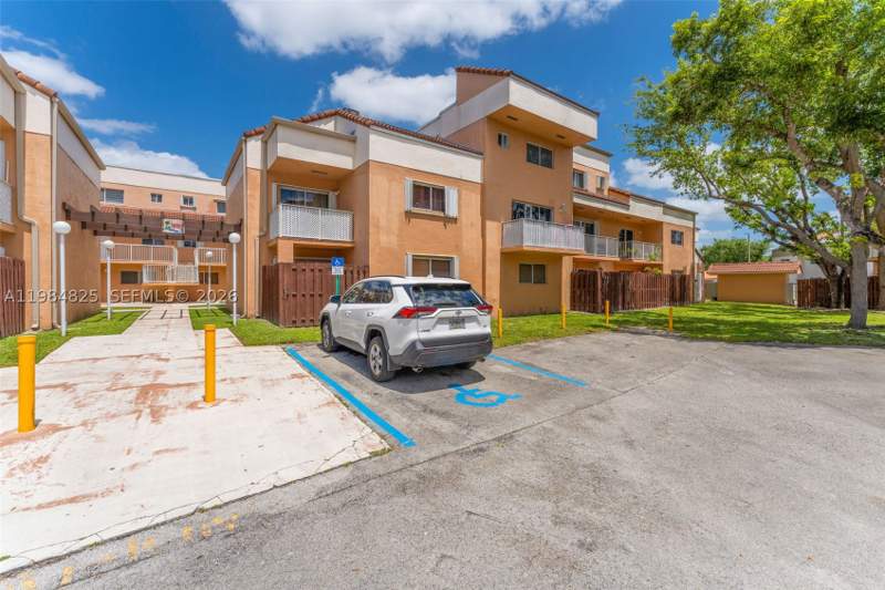 2 bedroom Condominium at 14907 SW 80th St 115, The Seasons Villas & Thms, Miami — photo 3