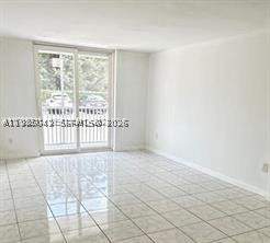 1 bedroom Condominium at 16950 W Dixie Hwy A128 Hwy A128, Woodside Apts Condo, North Miami Beach — photo 4
