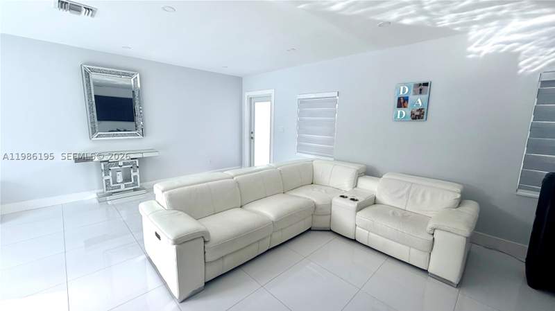 3 bedroom SingleFamilyResidence at 14401 Boggs Dr, Richmond Heights, Miami — photo 3