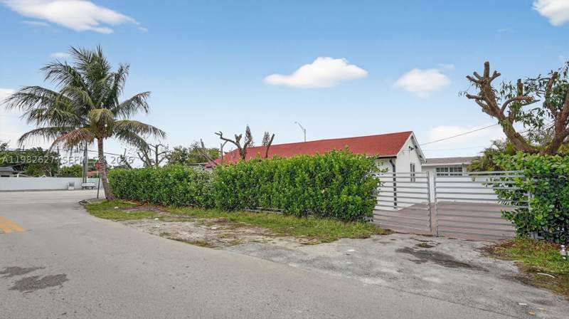 3 bedroom SingleFamilyResidence at 2845 SW 67th Ave, Coral Villa Rev, Miami — photo 2