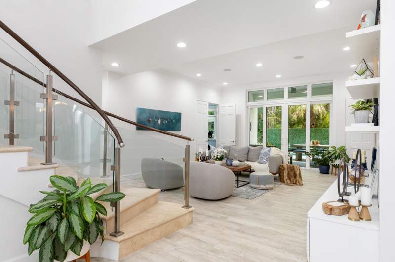 5 bedroom SingleFamilyResidence at 24 Grand Bay Estates Circle, Grand Key Estates, Key Biscayne — photo 2