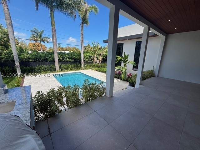 5 bedroom SingleFamilyResidence at 2161 NE 124th St, Aviation Country Club 1st, North Miami — photo 3