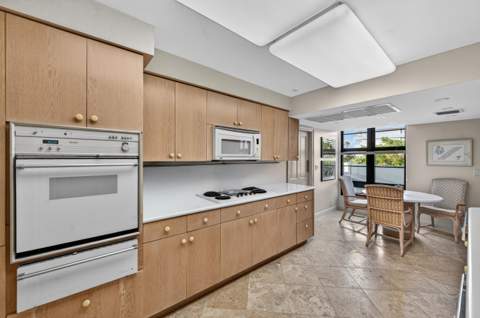 5500 Collins Avenue 302, Miami Beach FL - photo 8 of 43