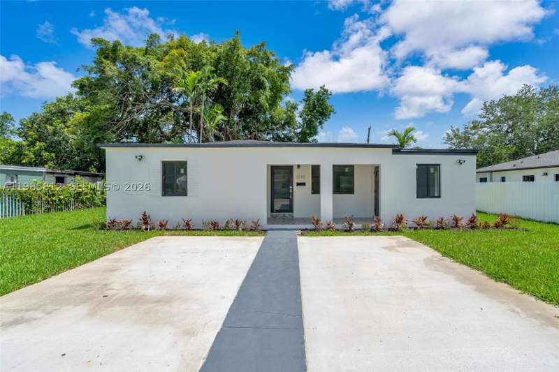 4 bedroom SingleFamilyResidence at 1010 NE 140th St, Irons Manor High Pine Add, North Miami — photo 2
