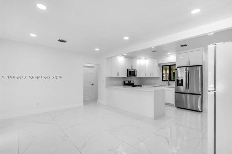4 bedroom SingleFamilyResidence at 1010 NE 140th St, Irons Manor High Pine Add, North Miami — photo 4