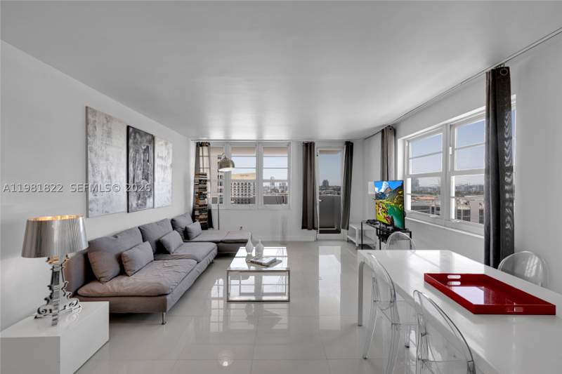 2 bedroom Condominium at 100 Lincoln Rd 1511, The Decoplage Condo, Miami Beach — photo 2