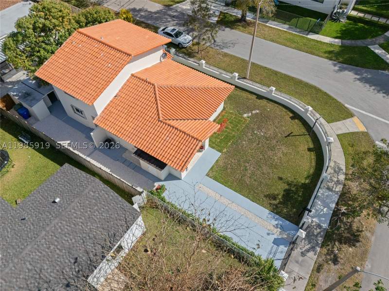 4 bedroom SingleFamilyResidence at 5251 SW 6th St, Hazelton Park, Miami — photo 2
