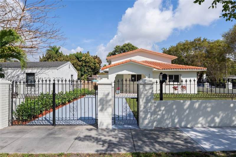 4 bedroom SingleFamilyResidence at 5251 SW 6th St, Hazelton Park, Miami — photo 3