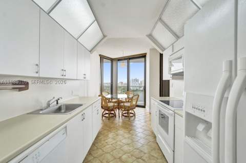 20281 E Country Club Dr 1703, Aventura FL - photo 15 of 66