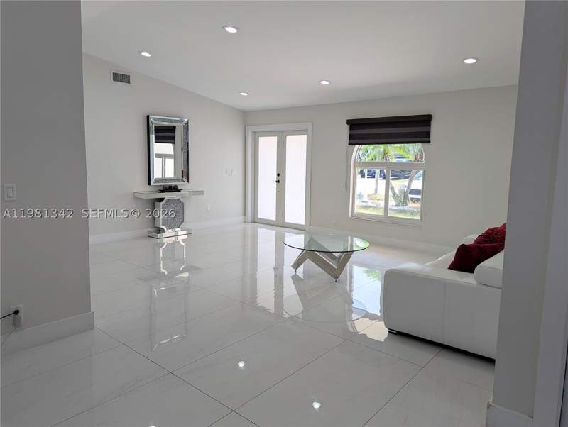 4 bedroom SingleFamilyResidence at 13925 SW 158th Ter, Mediterrania, Miami — photo 2