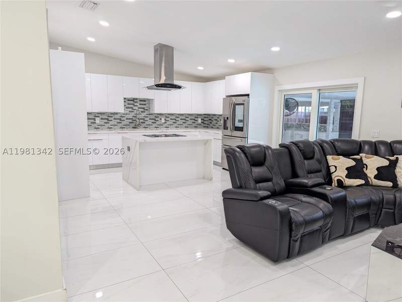 4 bedroom SingleFamilyResidence at 13925 SW 158th Ter, Mediterrania, Miami — photo 4