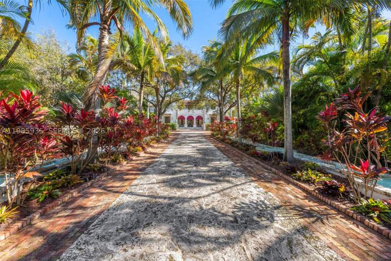 7 bedroom SingleFamilyResidence at 9401 Journeys End Rd, Journeys End Estates, Coral Gables — photo 3