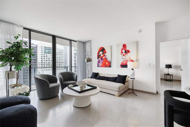 2 bedroom Condominium at 88 SW 7th St 1010, Rise Condo, Miami — photo 2