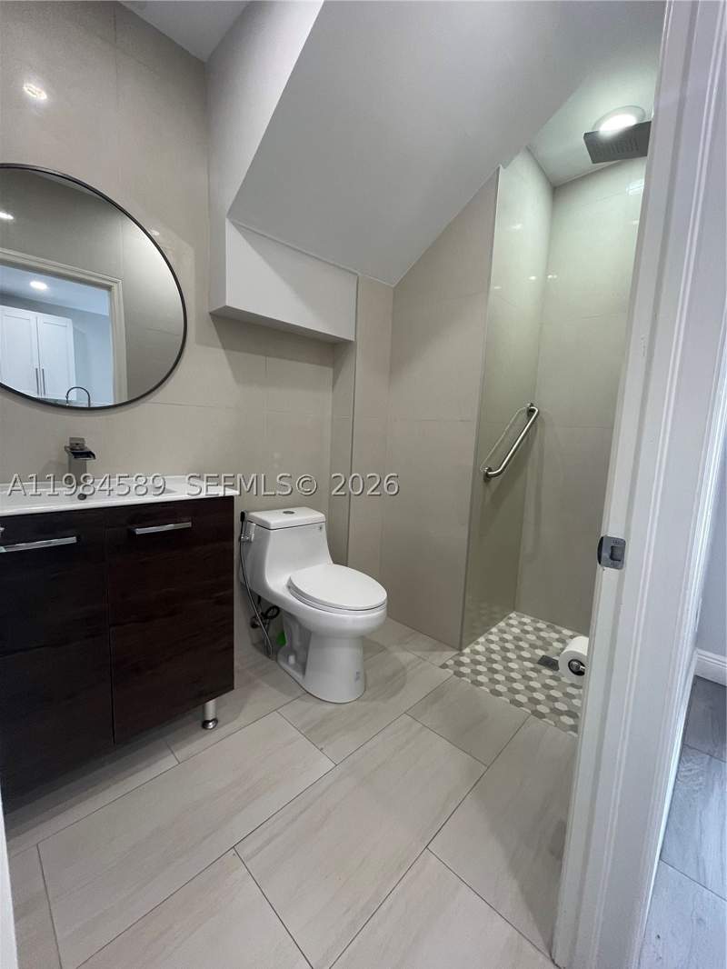 4 bedroom Townhouse at 8900 SW 226th Ter, Lakes By The Bay Gee, Cutler Bay — photo 3