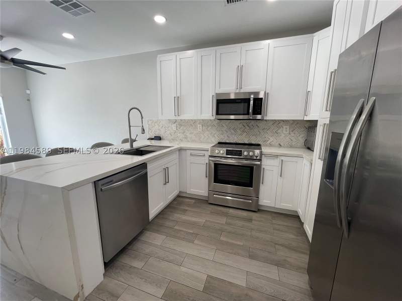4 bedroom Townhouse at 8900 SW 226th Ter, Lakes By The Bay Gee, Cutler Bay — photo 5