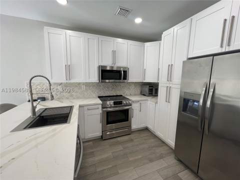8900 SW 226th Ter, Cutler Bay FL - photo 6 of 41