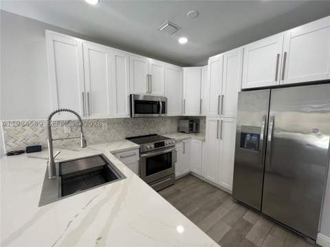 8900 SW 226th Ter, Cutler Bay FL - photo 7 of 41