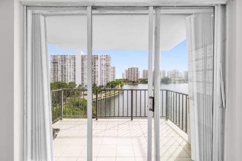 2780 NE 183rd Street 716, Aventura FL - photo 18 of 46