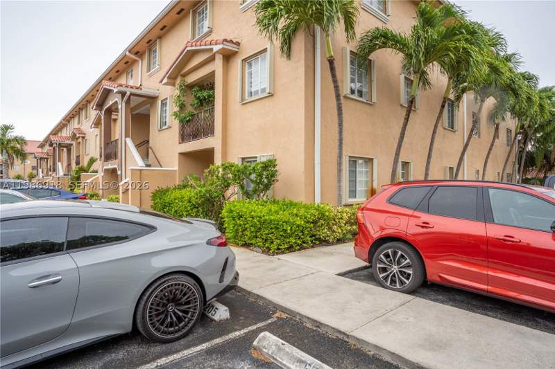 3 bedroom Condominium at 17425 NW 75th Pl 101, Poinciana Lakes Villas Co, Hialeah — photo 2