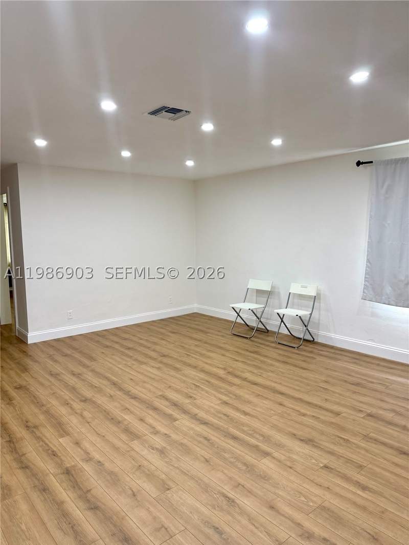 3 bedroom SingleFamilyResidence at 11201 NE 3rd Ave, Castilian Court, Miami — photo 5