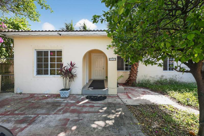 3 bedroom SingleFamilyResidence at 2131 Biarritz Drive, Isle Of Normandy Miami Vie, Miami Beach — photo 2
