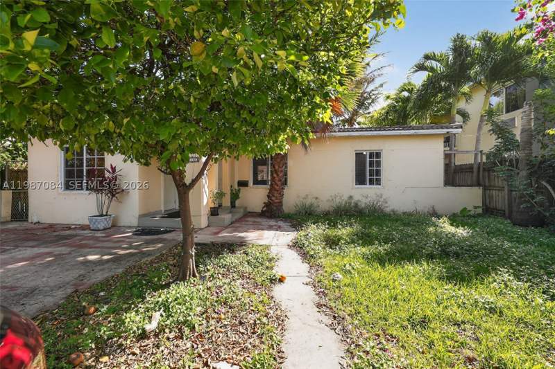 3 bedroom SingleFamilyResidence at 2131 Biarritz Dr, Isle Of Normandy Miami Vi, Miami Beach — photo 2