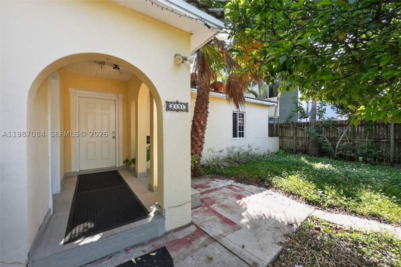 3 bedroom SingleFamilyResidence at 2131 Biarritz Dr, Isle Of Normandy Miami Vi, Miami Beach — photo 3