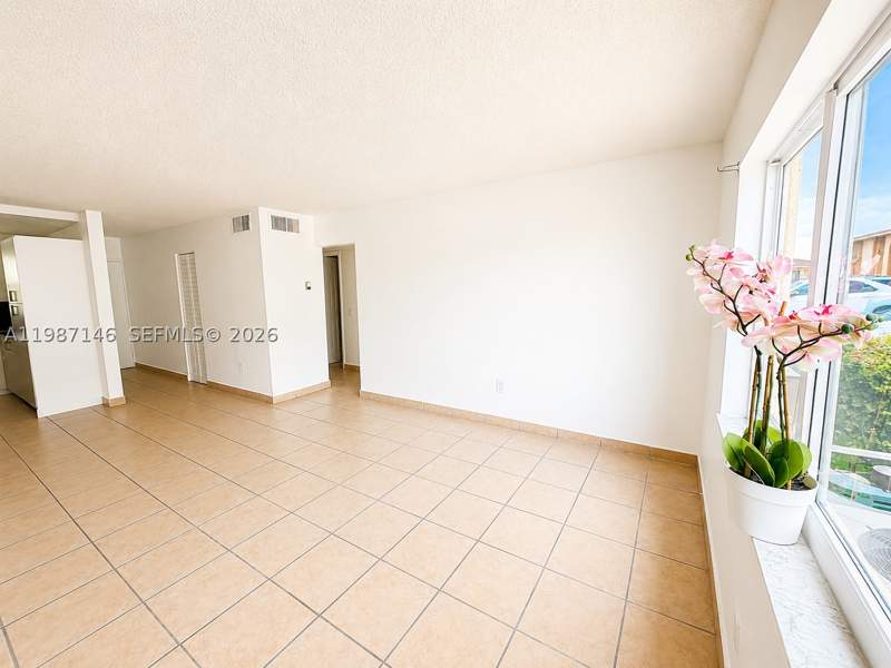 2 bedroom Condominium at 4050 NW 135th St 5-1, Villa Biscaya Jardines Co, Opa Locka — photo 4