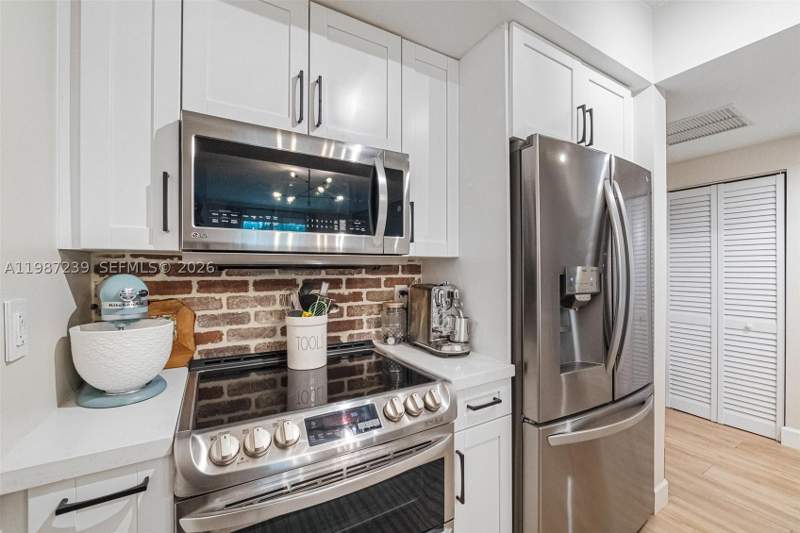 1 bedroom Condominium at 7290 SW 90th St 202, Downtown Dadeland Condo N, Miami — photo 3