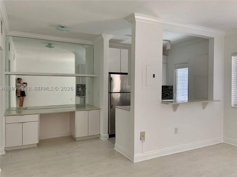 1 bedroom Condominium at 1551 Michigan Ave 13, Lincoln Place Condo, Miami Beach — photo 2