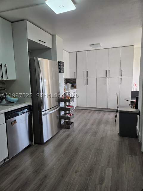 900 NE 195th St 709, Miami FL - photo 6 of 31