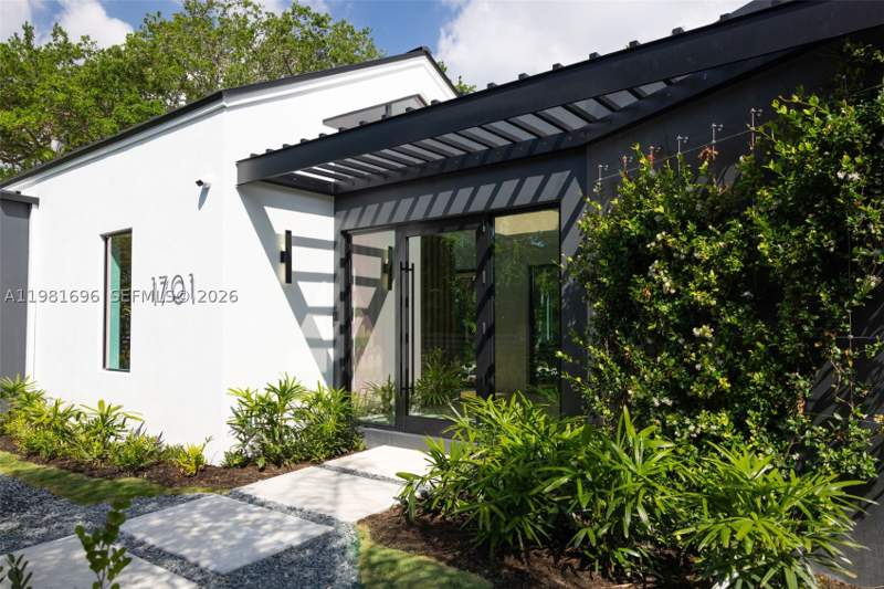 6 bedroom SingleFamilyResidence at 1701 Micanopy Ave, E M Pattisons, Coconut Grove — photo 5