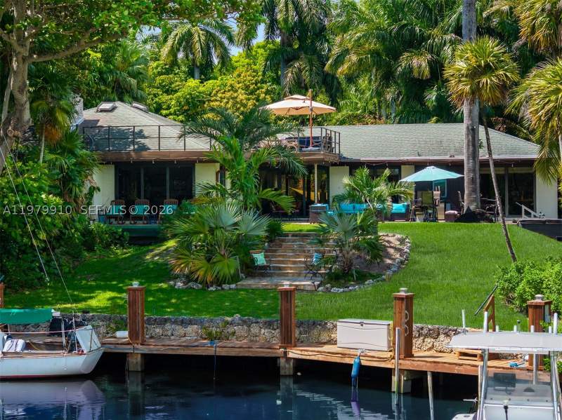 5 bedroom SingleFamilyResidence at 3373 Poinciana Ave, Four Way Lodge, Miami — photo 2