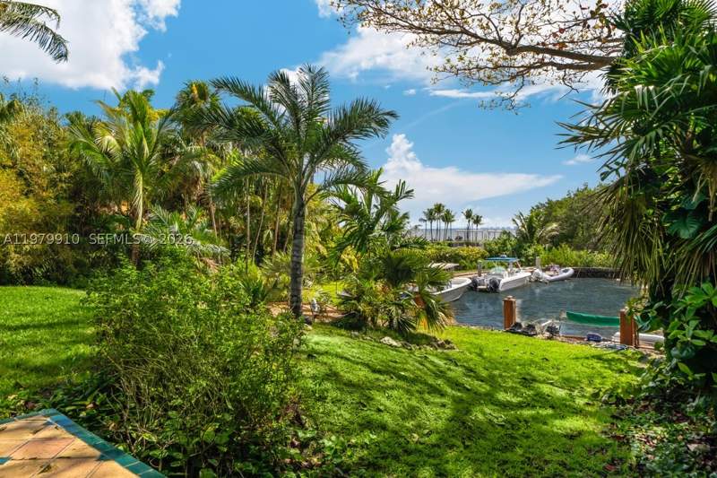 5 bedroom SingleFamilyResidence at 3373 Poinciana Ave, Four Way Lodge, Miami — photo 3