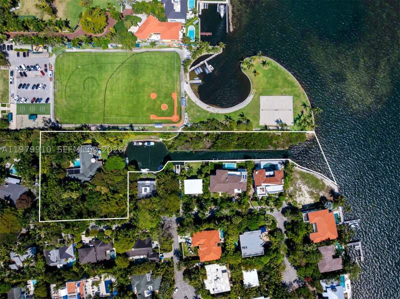 5 bedroom SingleFamilyResidence at 3373 Poinciana Ave, Four Way Lodge, Miami — photo 5