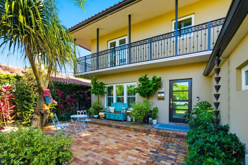 3 bedroom SingleFamilyResidence at 430 Candia Ave, C Gab Country Club Sec 6, Coral Gables — photo 3