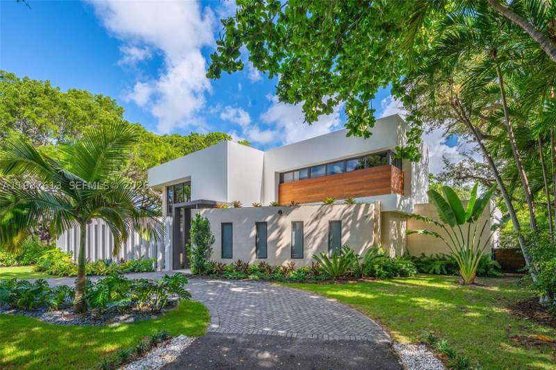 5 bedroom SingleFamilyResidence at 4041 S Le Jeune Rd, Utopia, Miami — photo 2