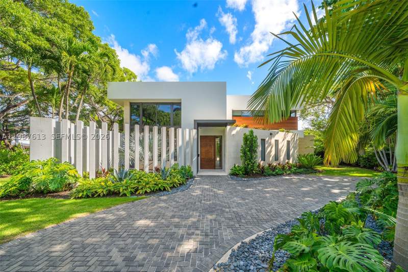 5 bedroom SingleFamilyResidence at 4041 S Le Jeune Rd, Utopia, Miami — photo 3