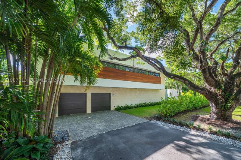 5 bedroom SingleFamilyResidence at 4041 S Le Jeune Rd, Utopia, Miami — photo 4