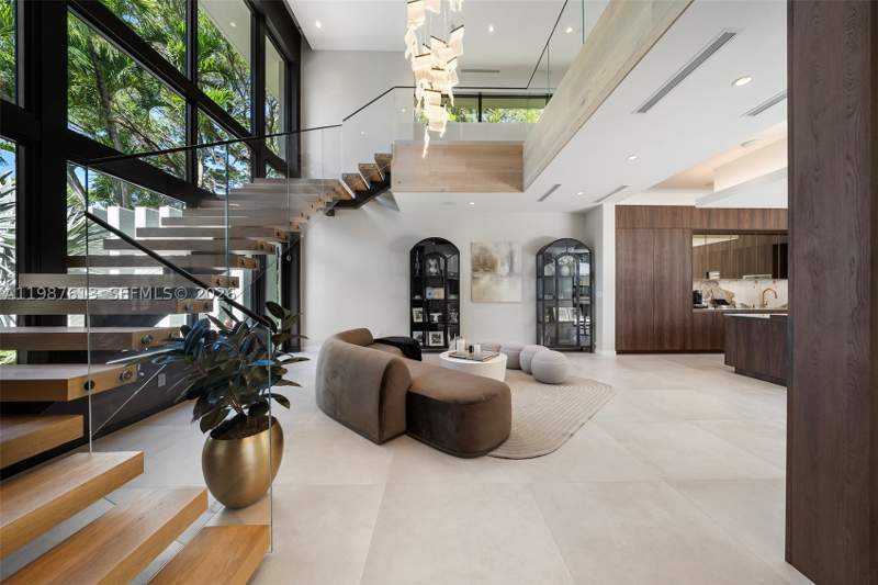 5 bedroom SingleFamilyResidence at 4041 S Le Jeune Rd, Utopia, Miami — photo 5
