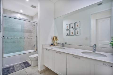 4346 NW 81st Ave, Doral FL - photo 16 of 49