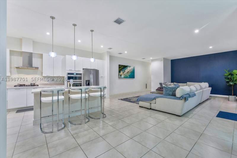 4 bedroom SingleFamilyResidence at 4346 NW 81st Ave, Downtown Doral South Phas, Doral — photo 4