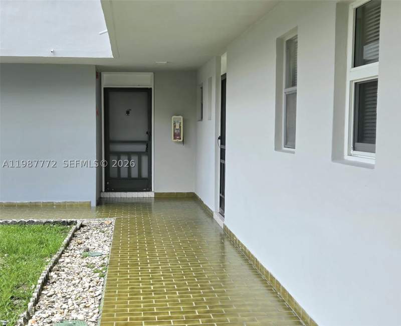 1 bedroom Condominium at 1700 NE 191st St 100, Jade Winds Grp Easter Lil, Miami — photo 2