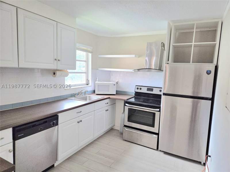 1 bedroom Condominium at 1700 NE 191st St 100, Jade Winds Grp Easter Lil, Miami — photo 3