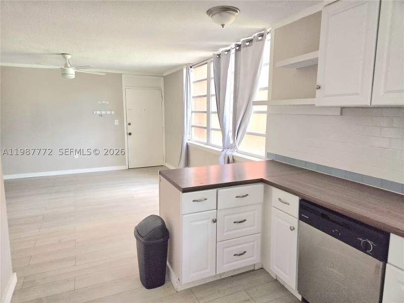 1 bedroom Condominium at 1700 NE 191st St 100, Jade Winds Grp Easter Lil, Miami — photo 4